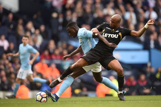 遭遇更大困 遭遇更大困